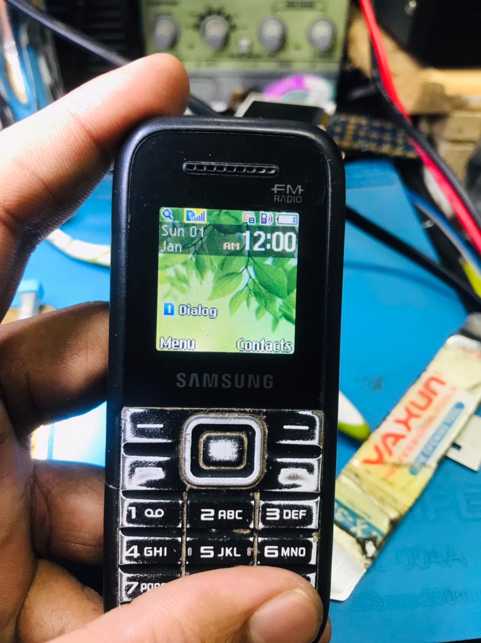 Professional white screen repair and display troubleshooting